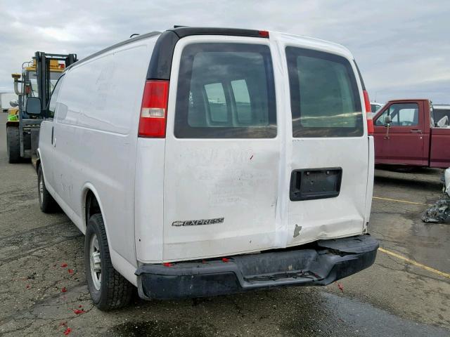 1GCGG25V971109880 - 2007 CHEVROLET EXPRESS G2 WHITE photo 3