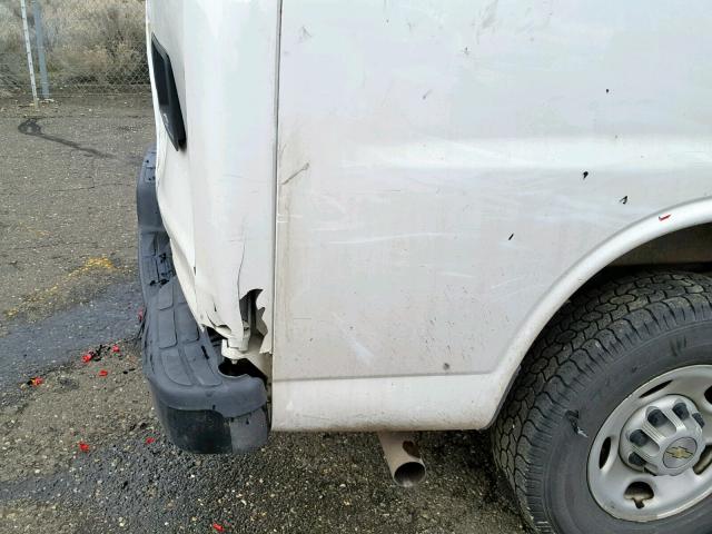 1GCGG25V971109880 - 2007 CHEVROLET EXPRESS G2 WHITE photo 9