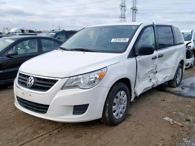 2V4RW4DG0BR622388 - 2011 VOLKSWAGEN ROUTAN S WHITE photo 2