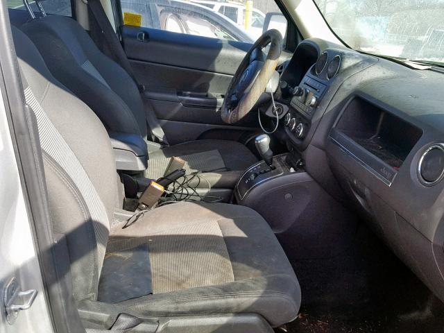 1C4NJRBB2CD593914 - 2012 JEEP PATRIOT SP 银色 照片 5