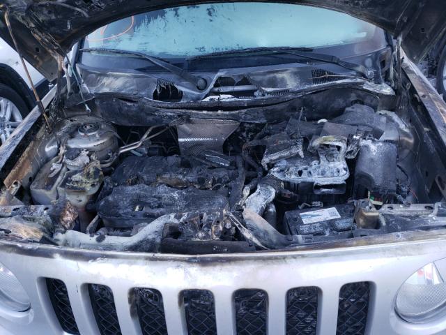 1C4NJRBB2CD593914 - 2012 JEEP PATRIOT SP 银色 照片 7