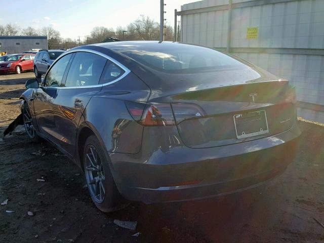 5YJ3E1EB3JF149066 - 2018 TESLA MODEL 3 GRAY photo 3