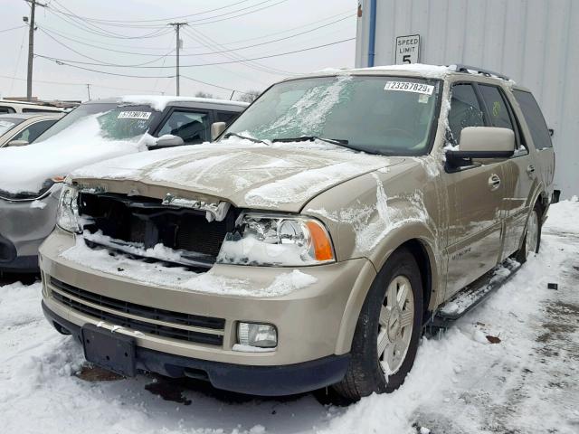 5LMFU28505LJ08255 - 2005 LINCOLN NAVIGATOR Braun Foto 2