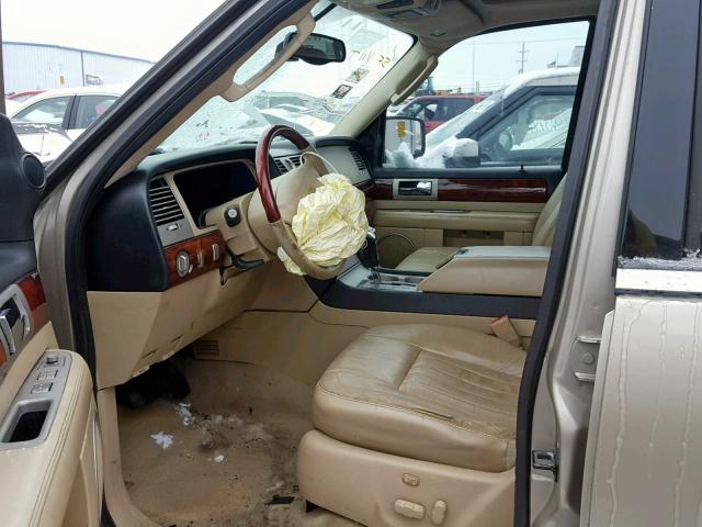 5LMFU28505LJ08255 - 2005 LINCOLN NAVIGATOR Braun Foto 5