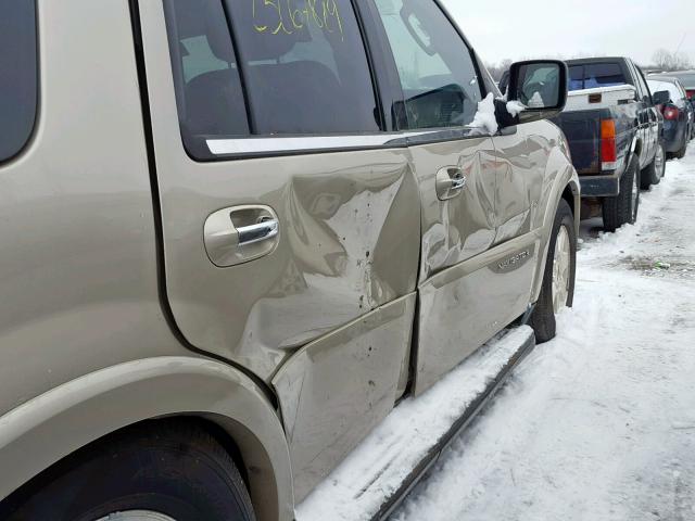 5LMFU28505LJ08255 - 2005 LINCOLN NAVIGATOR Braun Foto 9