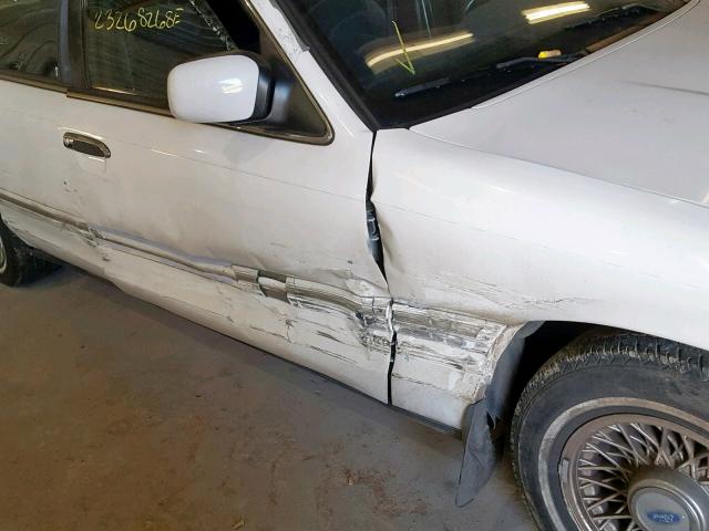 2FALP74W5TX110943 - 1996 FORD CROWN VICT WHITE photo 9