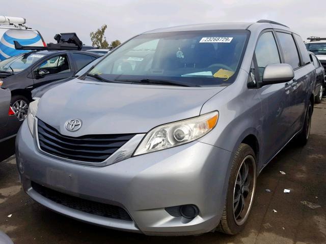 5TDJK3DC8BS026334 - 2011 TOYOTA SIENNA LE SILVER photo 2