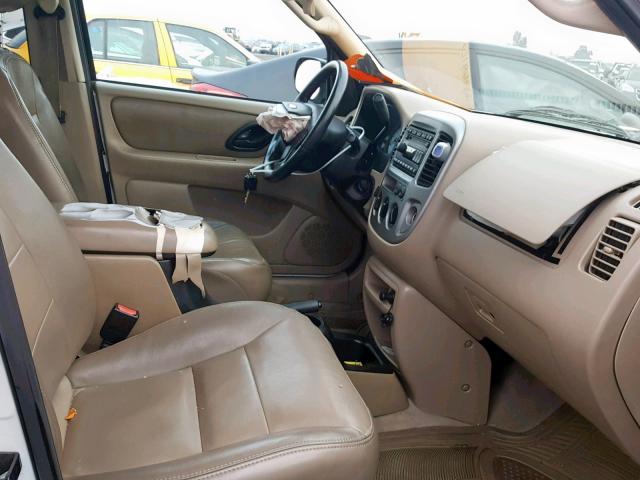 1FMYU93183KD49511 - 2003 FORD ESCAPE XLT WHITE photo 5