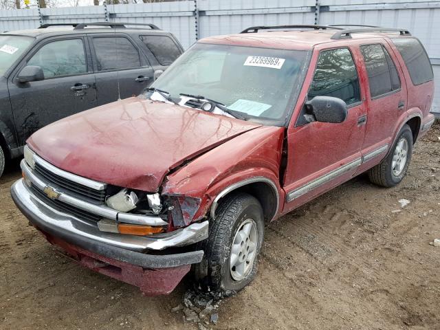 1GNDT13W2X2162331 - 1999 CHEVROLET BLAZER RED photo 2