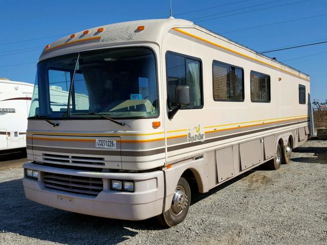 3FCMF53G3NJA06211 - 1993 FLEETWOOD BOUNDER  CREAM photo 2