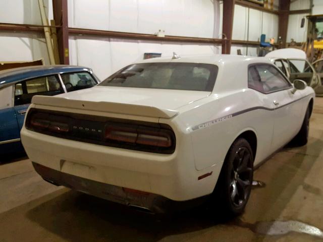 2C3CDZAG5JH282512 - 2018 DODGE CHALLENGER WHITE photo 4