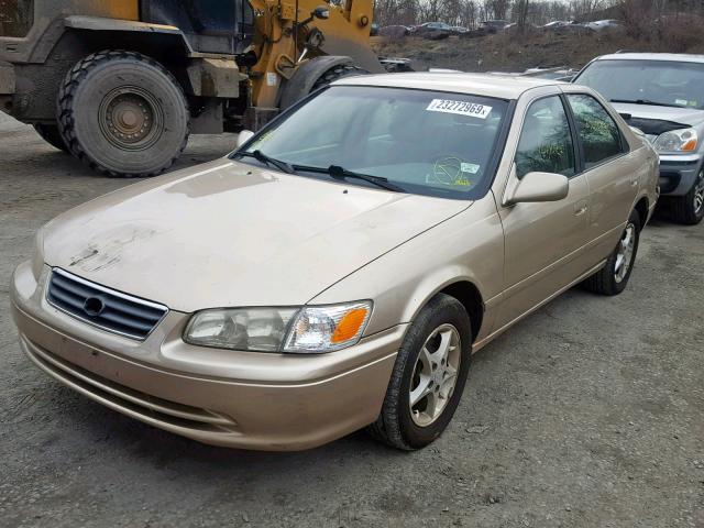 JT2BF22K010291918 - 2001 TOYOTA CAMRY CE Кремовый фото 2