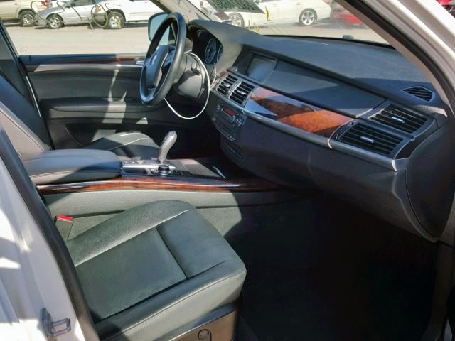 5UXZV4C58CL985558 - 2012 BMW X5 XDRIVE3 WHITE photo 5