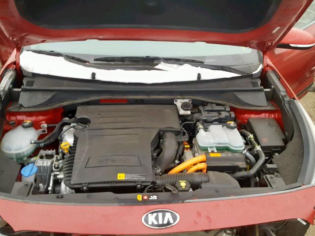 KNDCC3LC6H5065882 - 2017 KIA NIRO EX RED photo 7