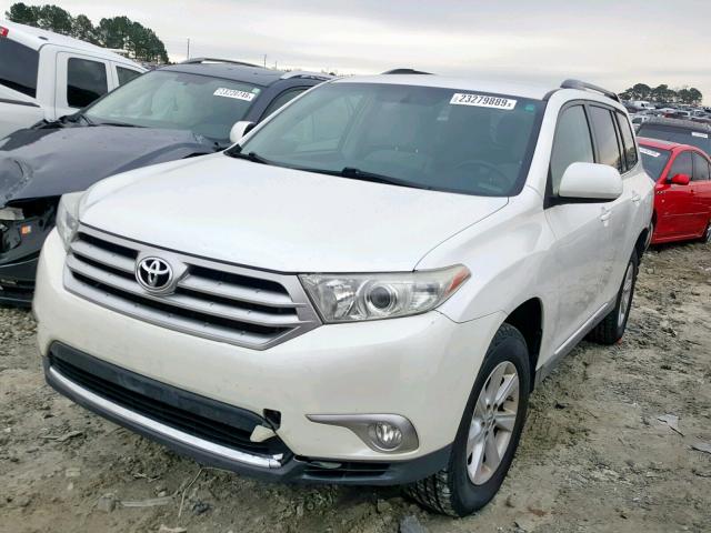 5TDZK3EH9CS082989 - 2012 TOYOTA HIGHLANDER WHITE photo 2