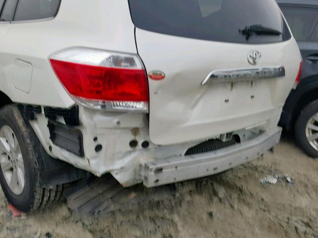 5TDZK3EH9CS082989 - 2012 TOYOTA HIGHLANDER WHITE photo 9