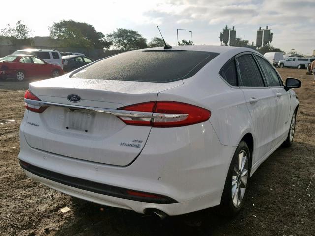 3FA6P0LU4HR313235 - 2017 FORD FUSION SE WHITE photo 4