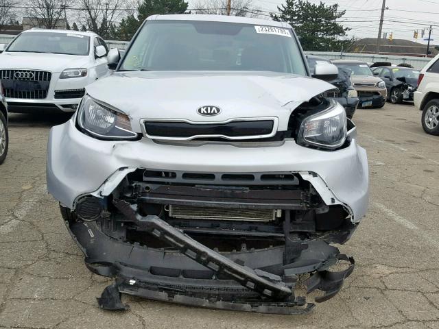 KNDJP3A50F7788063 - 2015 KIA SOUL + SILVER photo 9