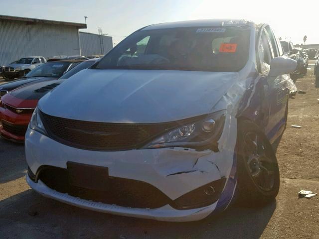 2C4RC1FG4JR287262 - 2018 CHRYSLER PACIFICA T WHITE photo 2