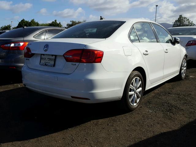 3VWLL7AJ8DM382363 - 2013 VOLKSWAGEN JETTA TDI WHITE photo 4