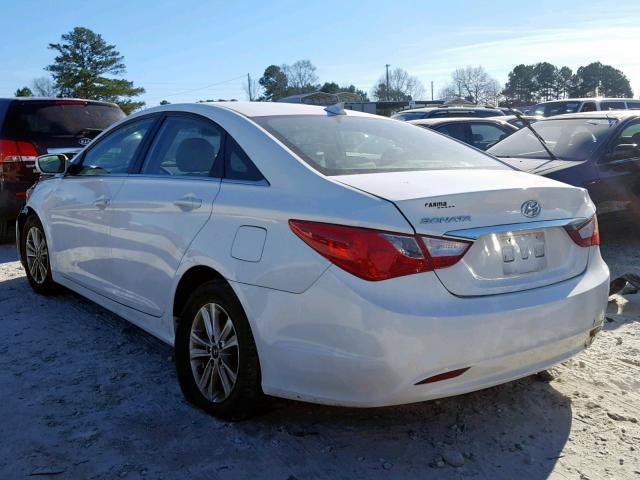 5NPEB4AC7DH725572 - 2013 HYUNDAI SONATA GLS WHITE photo 3