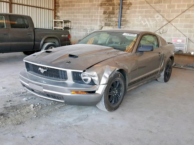 1ZVHT80N985176416 - 2008 FORD MUSTANG SILVER photo 2