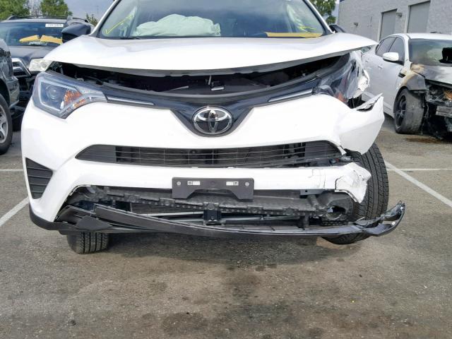 2T3ZFREV8JW489338 - 2018 TOYOTA RAV4 LE WHITE photo 9