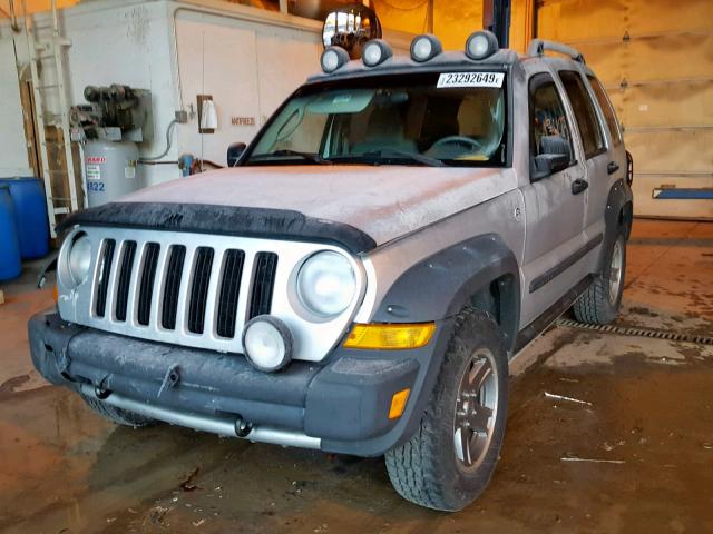 1J4GL38K35W709095 - 2005 JEEP LIBERTY RE SILVER photo 2