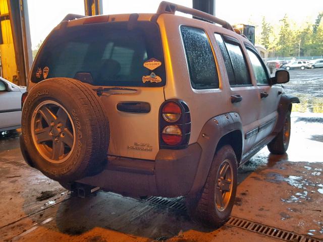1J4GL38K35W709095 - 2005 JEEP LIBERTY RE SILVER photo 4