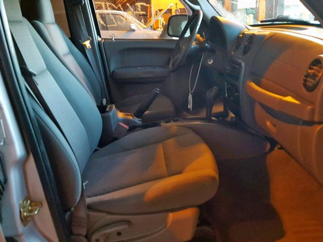 1J4GL38K35W709095 - 2005 JEEP LIBERTY RE SILVER photo 5