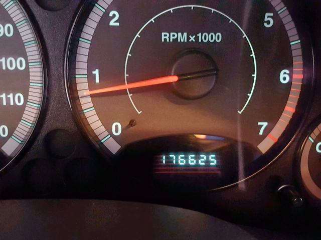 1J4GL38K35W709095 - 2005 JEEP LIBERTY RE SILVER photo 8