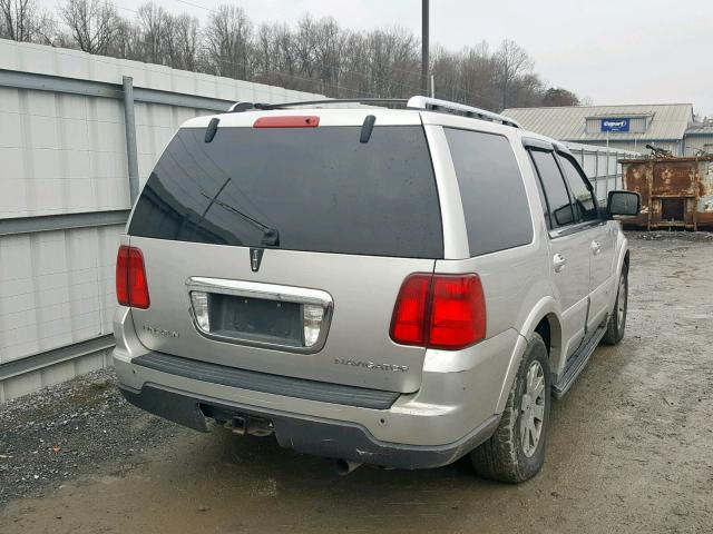 5LMFU28R74LJ27158 - 2004 LINCOLN NAVIGATOR GRAY photo 4