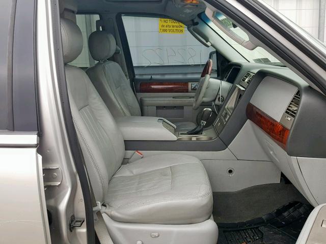 5LMFU28R74LJ27158 - 2004 LINCOLN NAVIGATOR GRAY photo 5