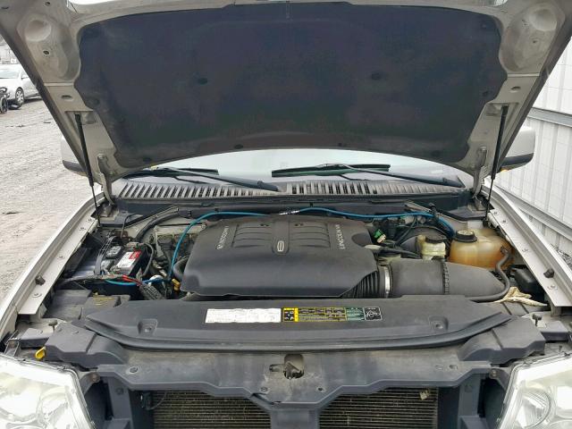 5LMFU28R74LJ27158 - 2004 LINCOLN NAVIGATOR GRAY photo 7