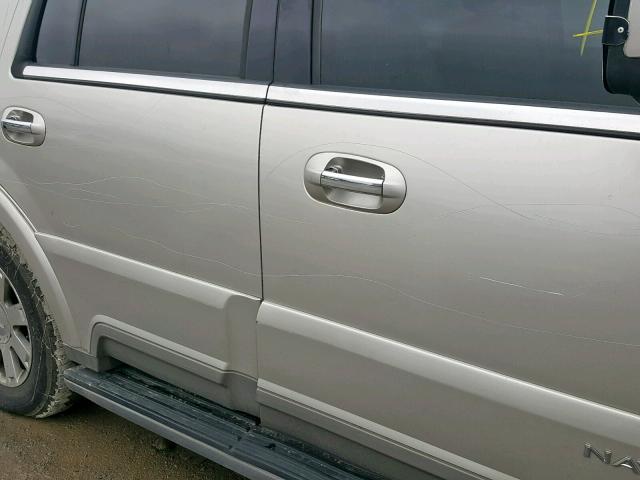 5LMFU28R74LJ27158 - 2004 LINCOLN NAVIGATOR GRAY photo 9