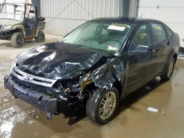 1FAHP3FN9AW281061 - 2010 FORD FOCUS SE შავი ფოტო 2