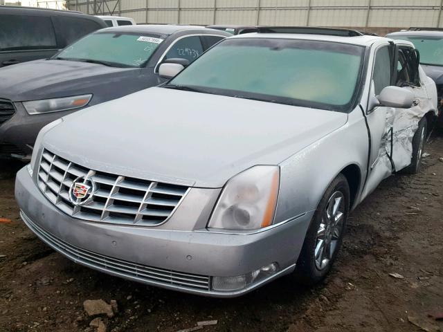 1G6KD5E60BU114229 - 2011 CADILLAC DTS LUXURY SILVER photo 2