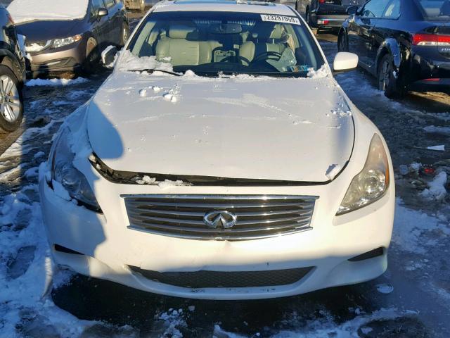 JNKCV64E79M601370 - 2009 INFINITI G37 BASE WHITE photo 7