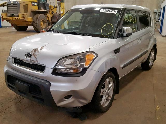 KNDJT2A21A7144656 - 2010 KIA SOUL + ვერცხლისფერი ფოტო 2