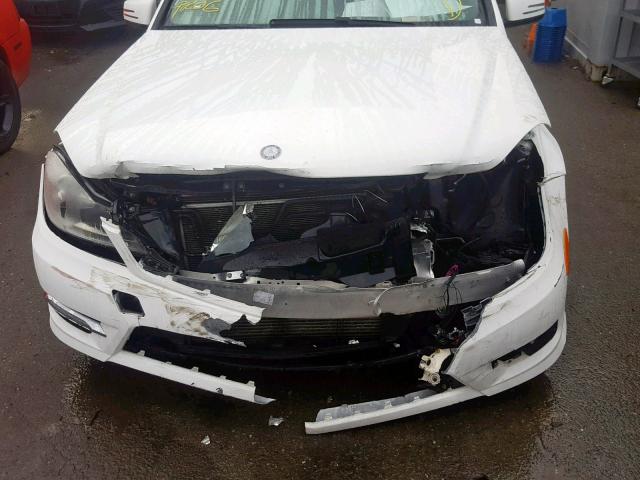 WDDGF4HB2EA913621 - 2014 MERCEDES-BENZ C 250 WHITE photo 9