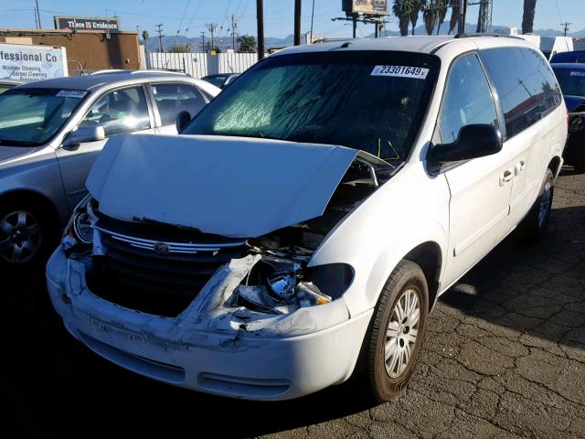 2A4GP44R57R252024 - 2007 CHRYSLER TOWN & COU WHITE photo 2