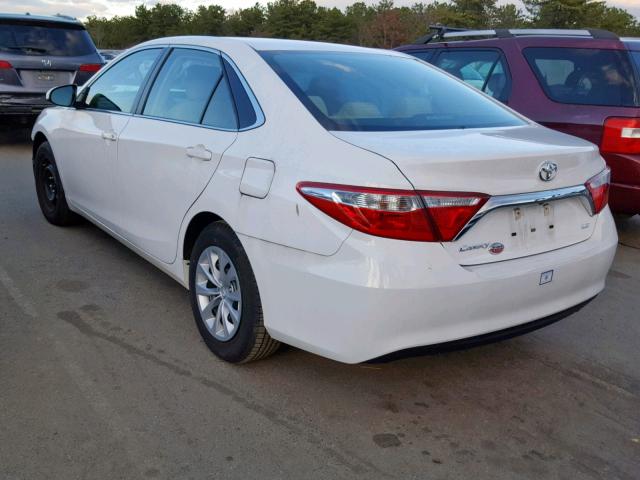 4T4BF1FK0FR500457 - 2015 TOYOTA CAMRY LE WHITE photo 3