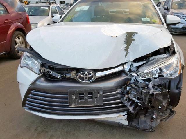 4T4BF1FK0FR500457 - 2015 TOYOTA CAMRY LE WHITE photo 7