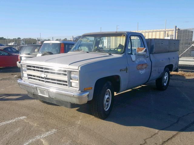 2GCFC24H0F1114543 - 1985 CHEVROLET C20 GRAY photo 2