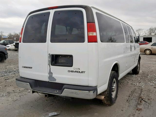 1GAHG39U431131378 - 2003 CHEVROLET EXPRESS G3 WHITE photo 4