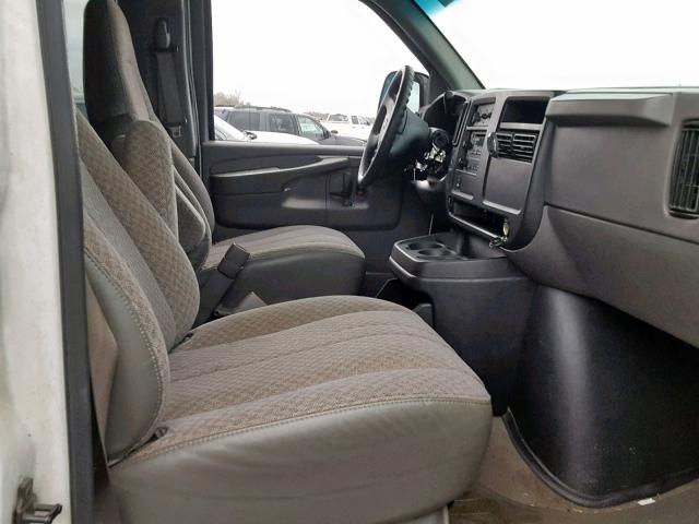 1GAHG39U431131378 - 2003 CHEVROLET EXPRESS G3 WHITE photo 5