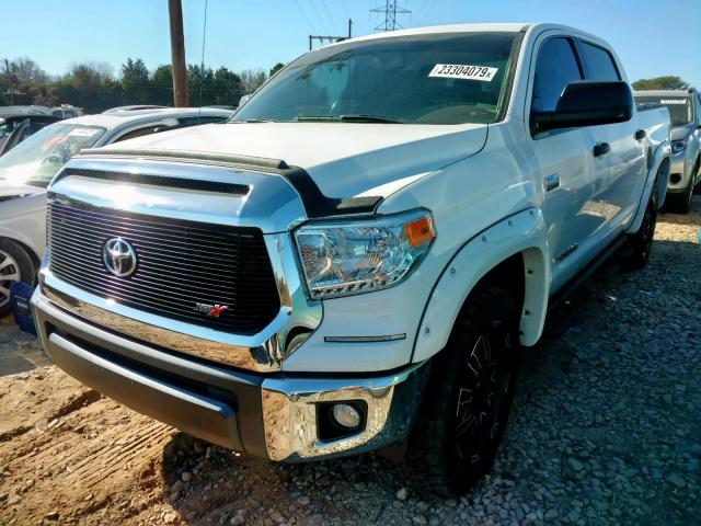 5TFDW5F13GX563316 - 2016 TOYOTA TUNDRA CRE WHITE photo 2