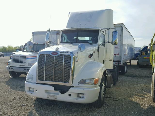 1NPHD49X9DD194159 - 2013 PETERBILT 386 WHITE photo 2