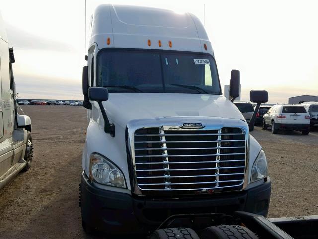 1FUJGLDR2BLAY1932 - 2011 FREIGHTLINER CASCADIA 1 WHITE photo 9