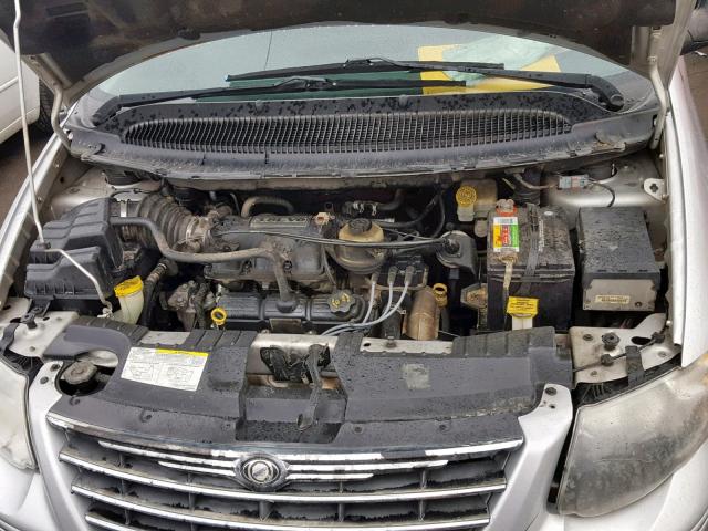 2C8GP64L55R227505 - 2005 CHRYSLER TOWN & COU SILVER photo 7